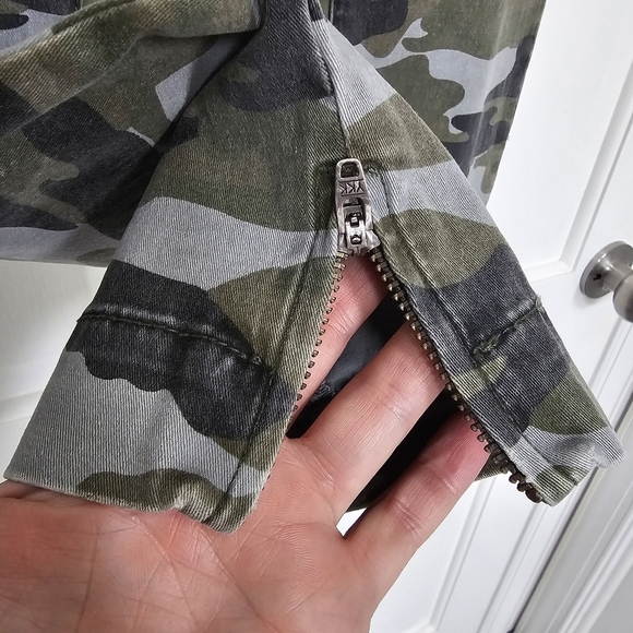 KUT From The Cloth Reese Camo Ankle Straight Leg Ankle Zip Pant Size 0 - Picture 7 of 17